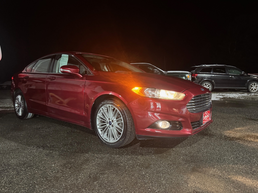 2016 Ford Fusion SE's photo